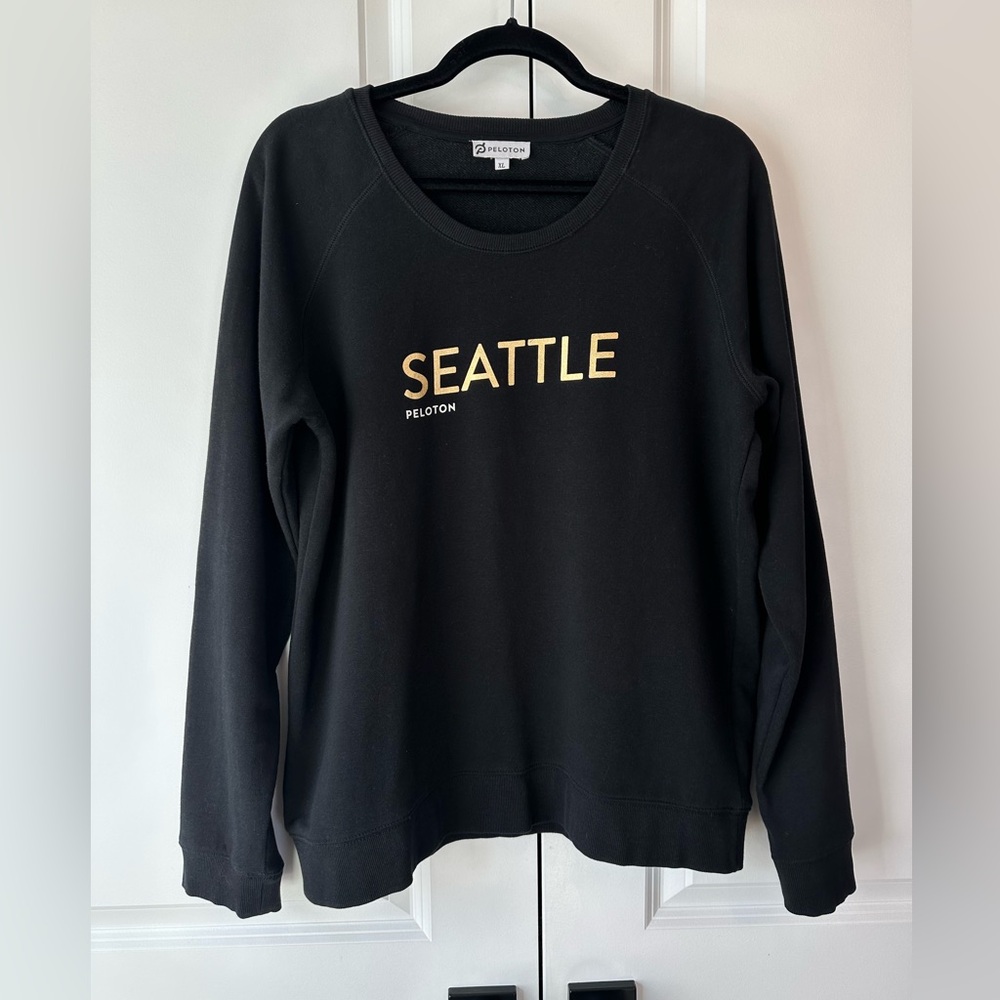 Peloton Seattle Women’s Crewneck Sweatshirt Black/Gold (Size XL)